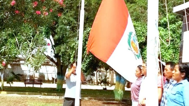 Rindiéndole Honor a Nuestra Bandera Nacional