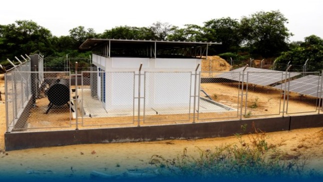 Inician recepción de obra de agua y saneamiento en Santiaguero que opera con paneles solares