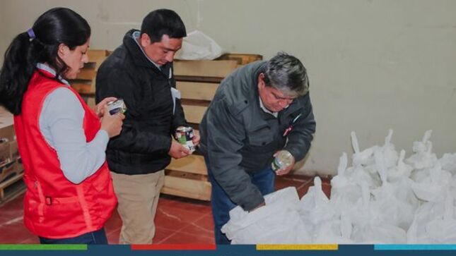 La Municipalidad Provincial de Cajamarca, a través de la gerencia de Desarrollo Social y Humano realizó una visita inopinada al almacén de alimentos del programa de complementación alimenticia (PCA) 
🗣El ing. Oscar Vásquez, gerente de Desarrollo Social, lideró esta visita a nuestro almacén donde el subgerente de Programas Sociales y Empadronamiento le enseñó el procedimiento que se cumple en dicho local para la conservación y entrega de alimentos a los diferentes comedores tanto de la ciudad como de la zona rural. 
De esta manera estamos garantizando un buen servicio y verificando que se cumplan con las exigencias y estándares de calidad para llegar a los que más lo necesitan. 