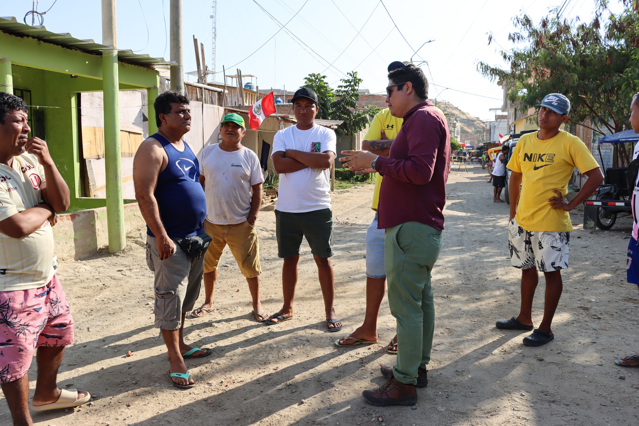 #MDMInforma| EQUIPO TECNICO 👨💻👷♂️ Y AUTORIDADES DE LA MUNICIPALIDAD DE MÁNCORA SE REUNEN CON VECINOS DE CALLE LOS INCAS
