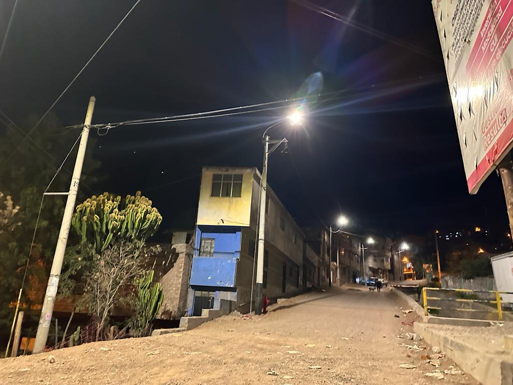 Ayacucho: Electrocentro instala nuevas luminarias LED en lugares estratégicos de Huamanga
