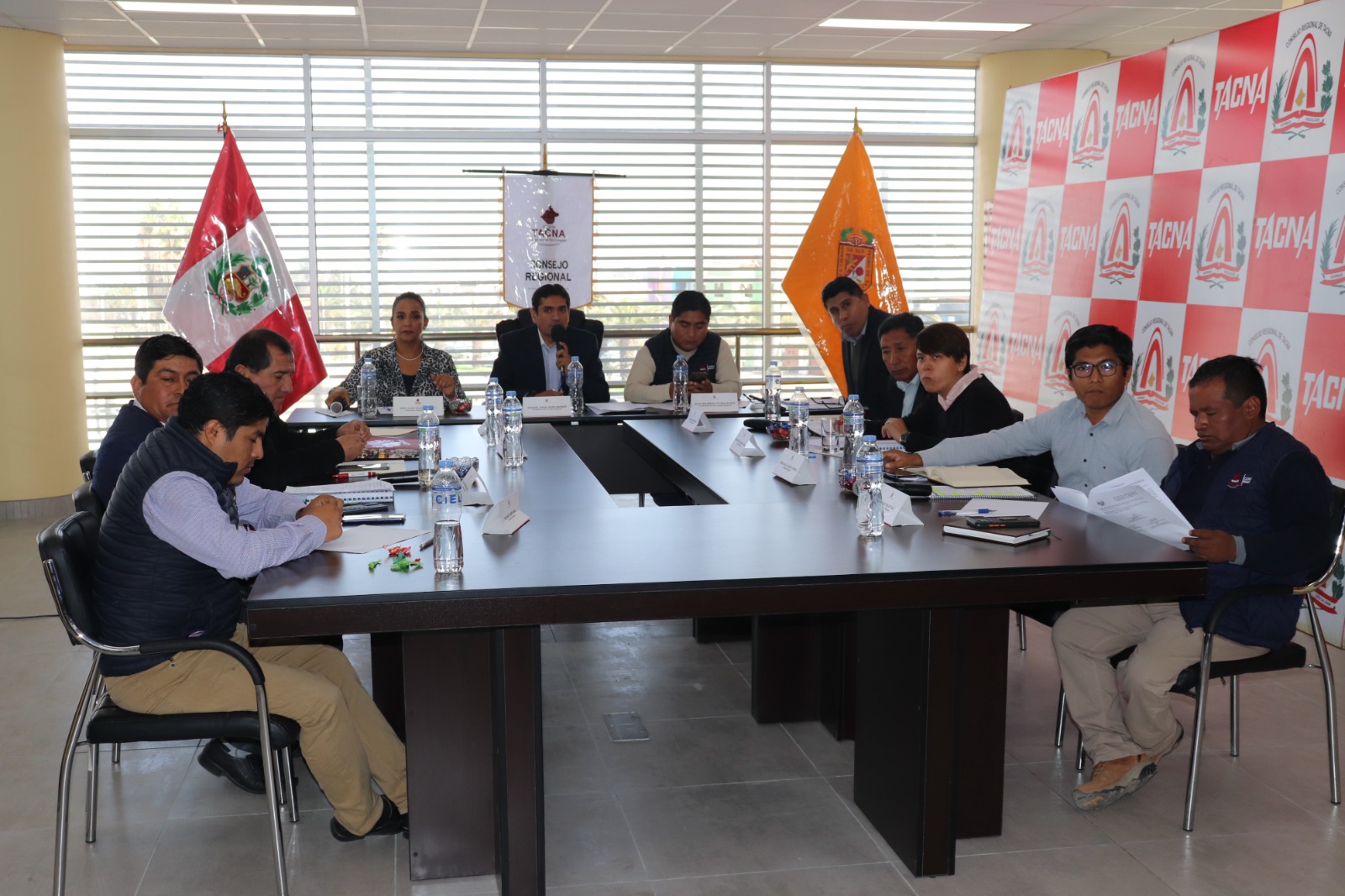 Gobernadora presenta plan de trabajo ante el Consejo Regional