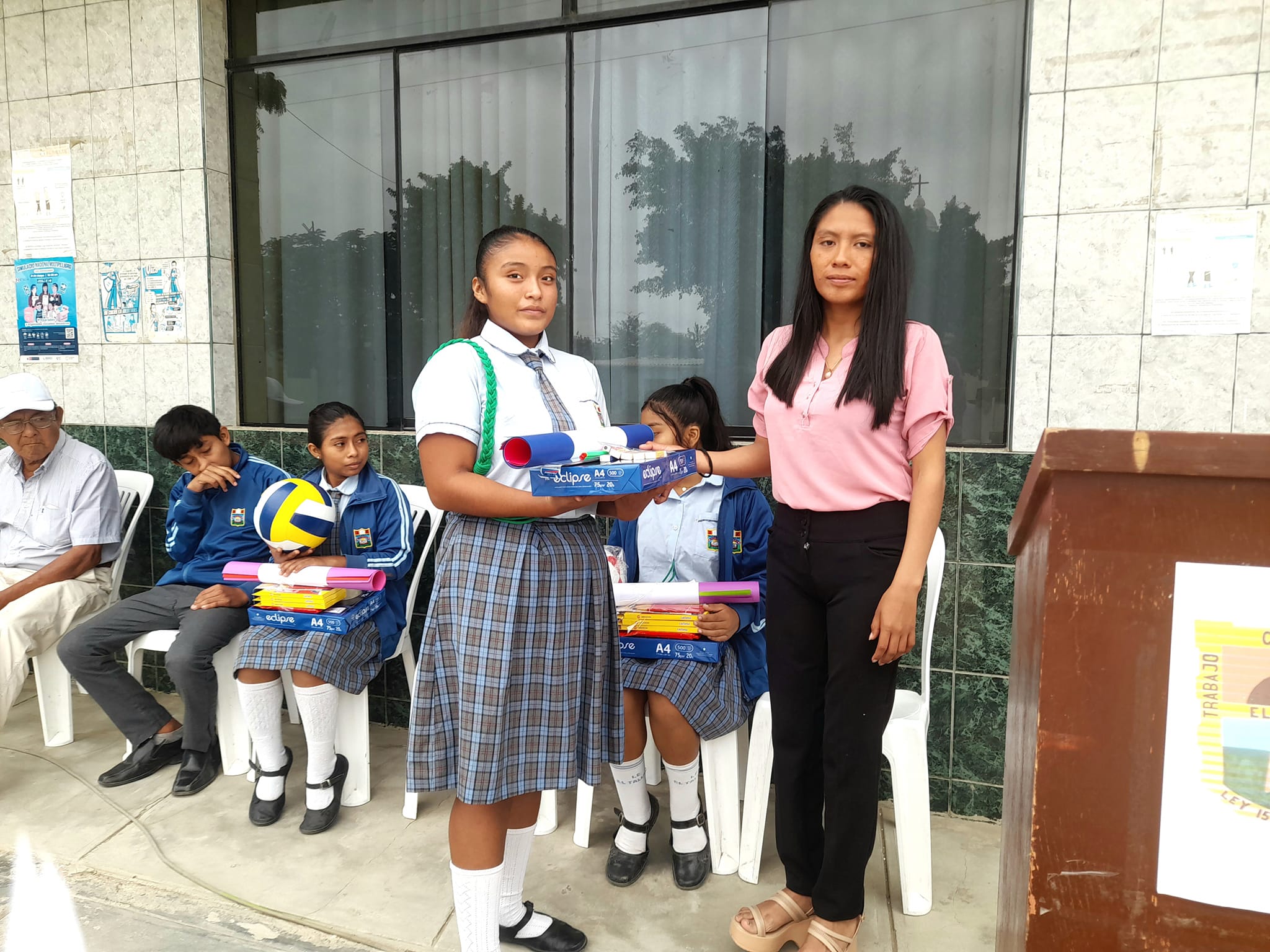 Izamiento y Premiación del Concurso de Reciclaje 