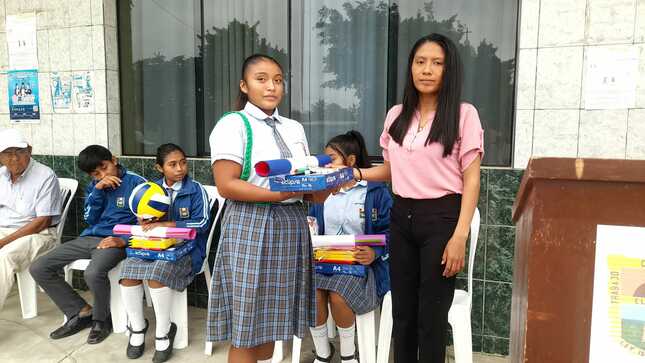 Izamiento y Premiación del Concurso de Reciclaje 