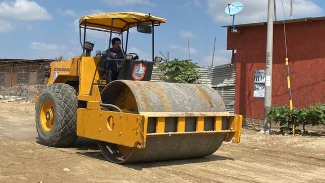 Comuna Atiende Trabajos De Nivelación Y Habilitación De Calles En Sector Este Y Oeste