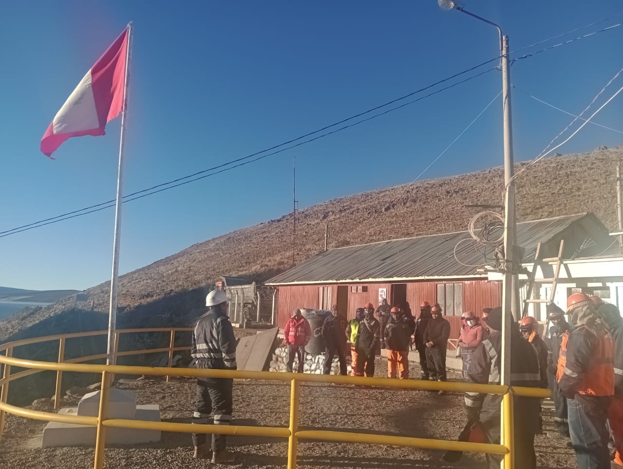 Desde los diferentes campamentos a cargo del Proyecto Especial Regional Pasto Grande, se vive el sentimiento de patriotismo y amor al Perú.