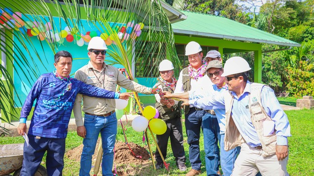Municipalidad Distrital de Megantoni inició Mantenimiento de Salón Comunal Multiuso en AA.RR. SHINTORINI