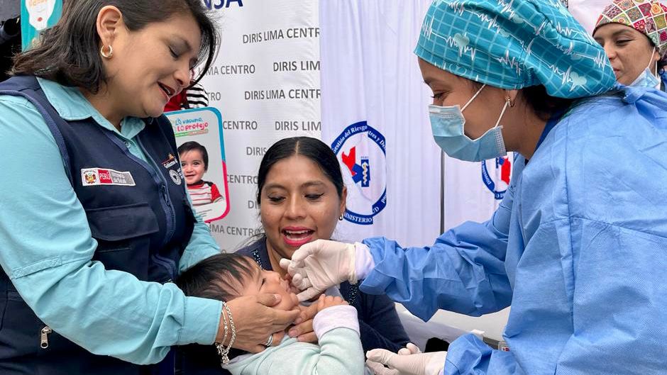 Minsa realizó campaña de vacunación contra polio y sarampión en los exteriores de Canal 5