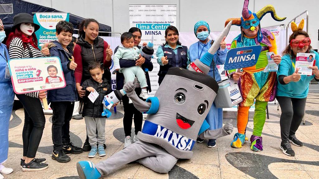 Minsa realizó campaña de vacunación contra polio y sarampión en los exteriores de Canal 5