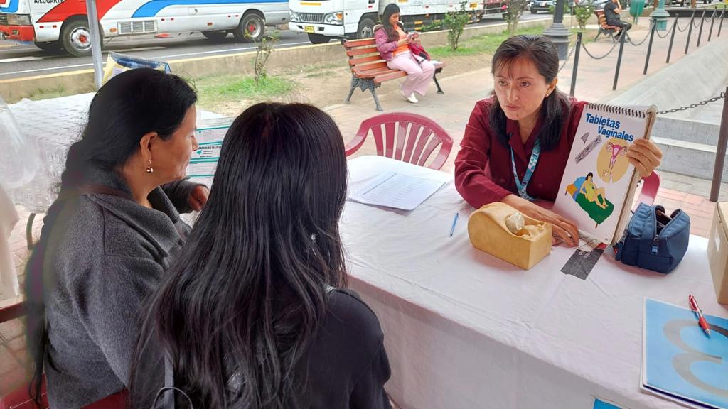 Hospital Santa Rosa realiza feria Informativa sobre planificación familiar y la salud reproductiva-