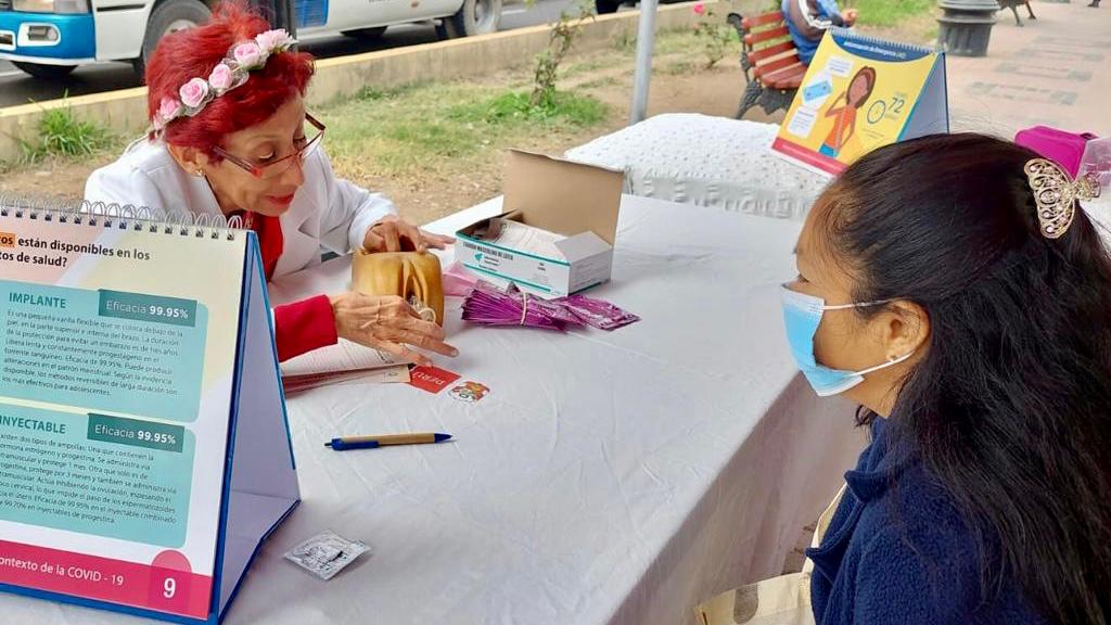 Hospital Santa Rosa realiza feria Informativa sobre planificación familiar y la salud reproductiva-