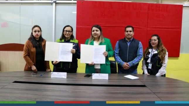 La Municipalidad Provincial de Cajamarca, a través de la Oficina General de Gestión de Recursos Humanos y la Red Integrada de Salud Cajamarca, firmaron una alianza de coordinación en favor de la salud mental de todo el personal que labora en la comuna local. 
✅El objetivo es fortalecer y apoyar a las capacidades que mejoren el desempeño laboral y el buen manejo de emociones, así como actividades de prevención para evitar situaciones que puedan afectar la salud de nuestros colaboradores. 
👉Como parte de la política de esta gestión municipal, es importante seguir mejorando las condiciones laborales y situaciones que permitan un mejor y sano ambiente laboral y y un buen manejo de emociones personales. 