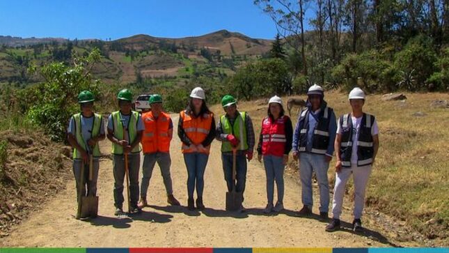 La Municipalidad Provincial de Cajamarca y la gerencia de Infraestructura Pública realizaron una visita al proyecto denominado: "Mantenimiento rutinario del camino vecinal CA-106 (Asunción) - Pacaoto - Dv- Aranmarca - Ogoriz; Emp Ca-1437 (Ogoriz) - Haranmarca - Emp.Ca - 1441 (Cruce San Juan) Emp. Ca - 1441 - Huacraruco (12.5 Km) ubicado en los distritos de Asunción y San Juan, provincia de Cajamarca, ejecutado por un monto de s./58.000.00 soles. 
👉Estos trabajos permitirán la remoción y limpieza de desechos de derrumbes, limpieza de cuneta y canaletas, permitiendo así un mejor acceso a diferentes comunidades. Teniendo en cuenta que diferentes cuadrillas vienen realizando este importante trabajo. 
✅Finalmente, la gente mostró su agradecimiento por los trabajos que vienen realizando la Municipalidad Provincial de Cajamarca y agradecieron al alcalde provincial Joaquin Ramírez Gamarra por el esfuerzo y el trabajo mancomunado para mejorar todas las vías de acceso en la provincia. 