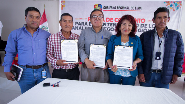 Gore Lima firma convenios para el mantenimiento de canales de riego