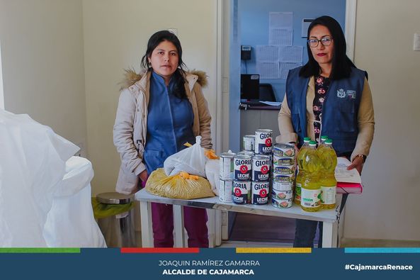 La Municipalidad Provincial de Cajamarca, a través de la gerencia de la subgerencia de Programas Sociales y Empadronamiento, realizó la distribución de canastas para beneficiarios del “Programa de Alimentación y Nutrición para el Paciente con Tuberculosis y Familia” (PANTBC).
👉El PANTBC consiste en la entrega mensual de una canasta de alimentos para los pacientes con tuberculosis que no interrumpen su medicación, con el fin de cubrir la mitad de los requerimientos calóricos y proteicos que necesitan, así como para cuatro personas del hogar.
🥛Esta canasta contiene: arroz, azúcar, conservas de pescado, aceite, entre otros alimentos y se entrega en cada establecimiento de salud de la zona que pertenece el paciente.
📌Por disposición del alcalde provincial, Joaquin Ramírez Gamarra, todos los programas de la comuna local seguirán mejoran y ampliando su servicio para apoyar a más cajamarquinos.