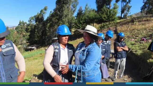 La Municipalidad Provincial de Cajamarca, a a través del Programa Renace, continúa trabajando en diferentes puntos de toda la provincia con el objetivo de mejorar la calidad de vida de miles de cajamarquinos. 
✅En esta oportunidad, la regidora Delia Tafur, supervisó in situ los trabajos de apertura de una nueva trocha carrozable en el caserío de Porcón Bajo que lo vienen ejecutando los mismos pobladores gracias al programa Renace que les brinda empleo temporal y beneficia a toda la comunidad. 