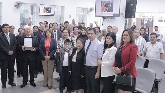 Compañeros de trabajo despidieron Luis injante Grimaldo