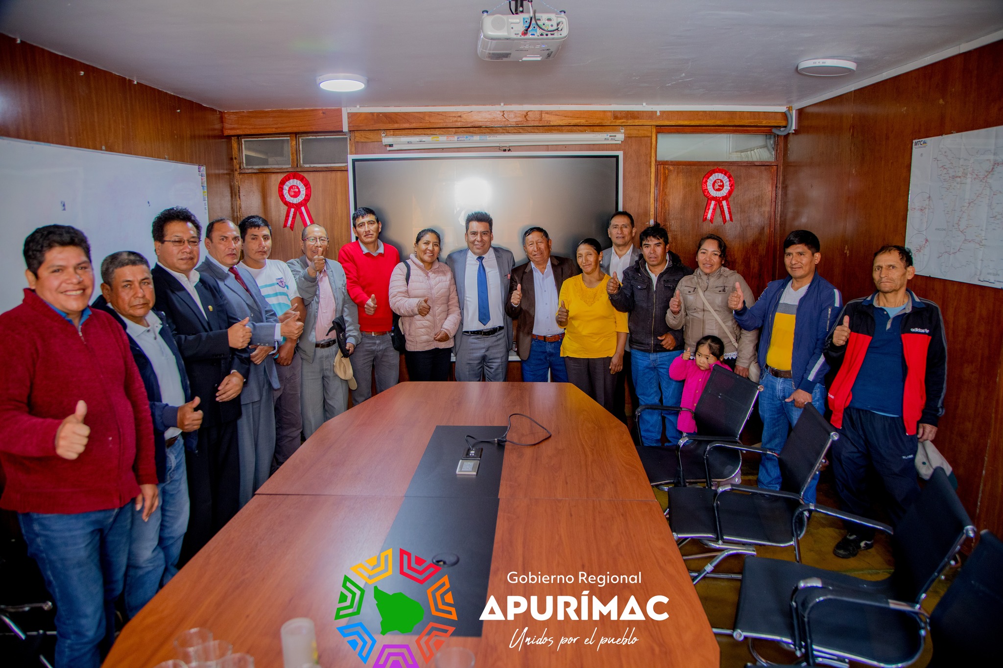 Gobernador Regional Percy Godoy articula esfuerzos para el mejoramiento del servicio de salud en el distrito de Lambrama