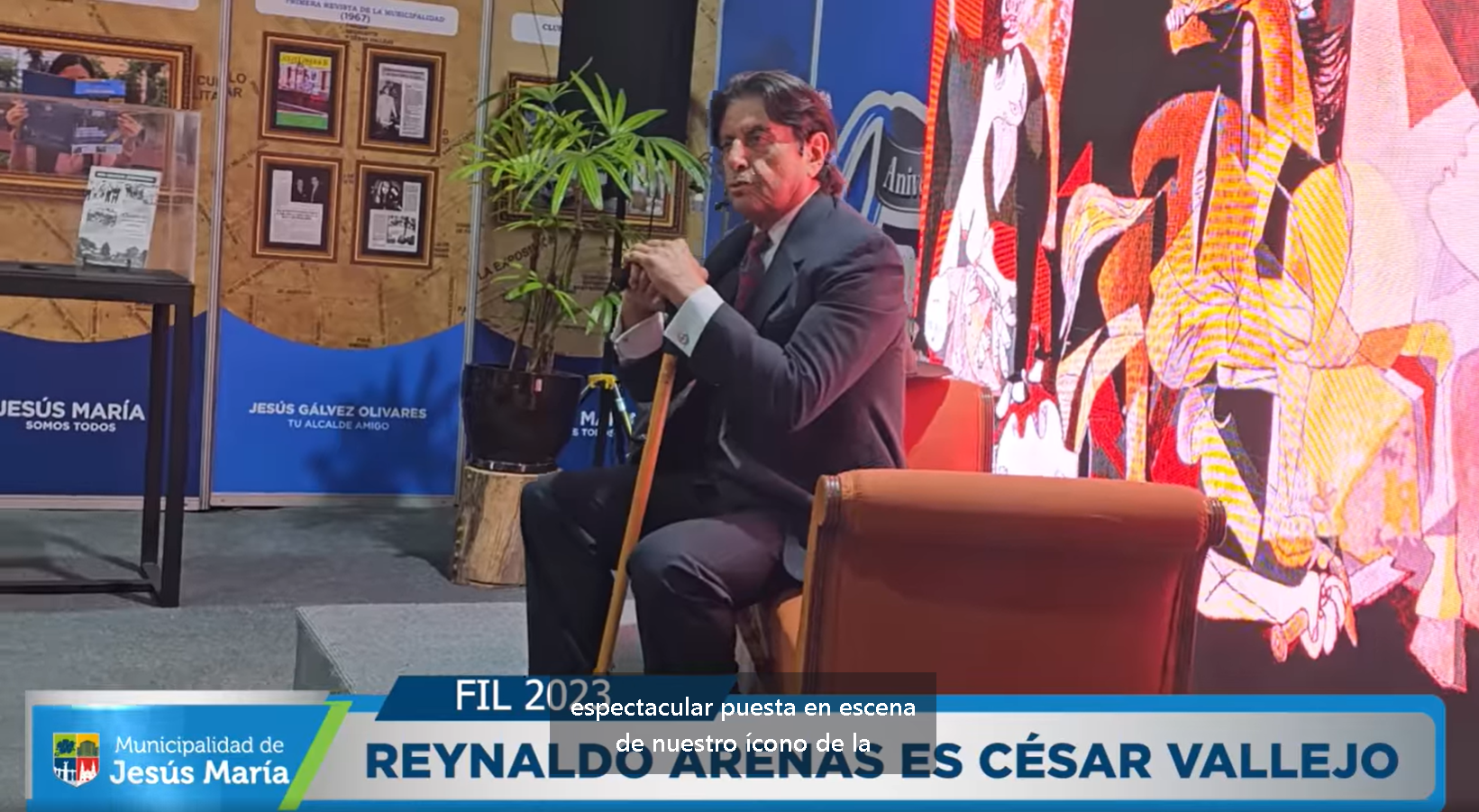 🤗📚✨ Este año, la 27° edición de la Feria Internacional del Libro de Lima, tuvo como temática principal el universo de César Vallejo. Por ello, invitamos al primer actor nacional, Reynaldo Arenas, 🎭 a presentar su monólogo en el stand de nuestra comuna.
🗣 Fueron 4 fechas, donde Arenas destacó con su unipersonal “Vallejo”, inspirado en la obra "Mi Vallejo, París y los caminos". Allí también tuvimos la oportunidad de rendir un homenaje especial al experimentado actor, quién compartió con los presentes en un conversatorio muy interesante.
¡Últimos días para disfrutar de las actividades en la #FILLIMA2023! 📚
#JesúsMaríaSomosTodos #EsTiempoDeSoluciones