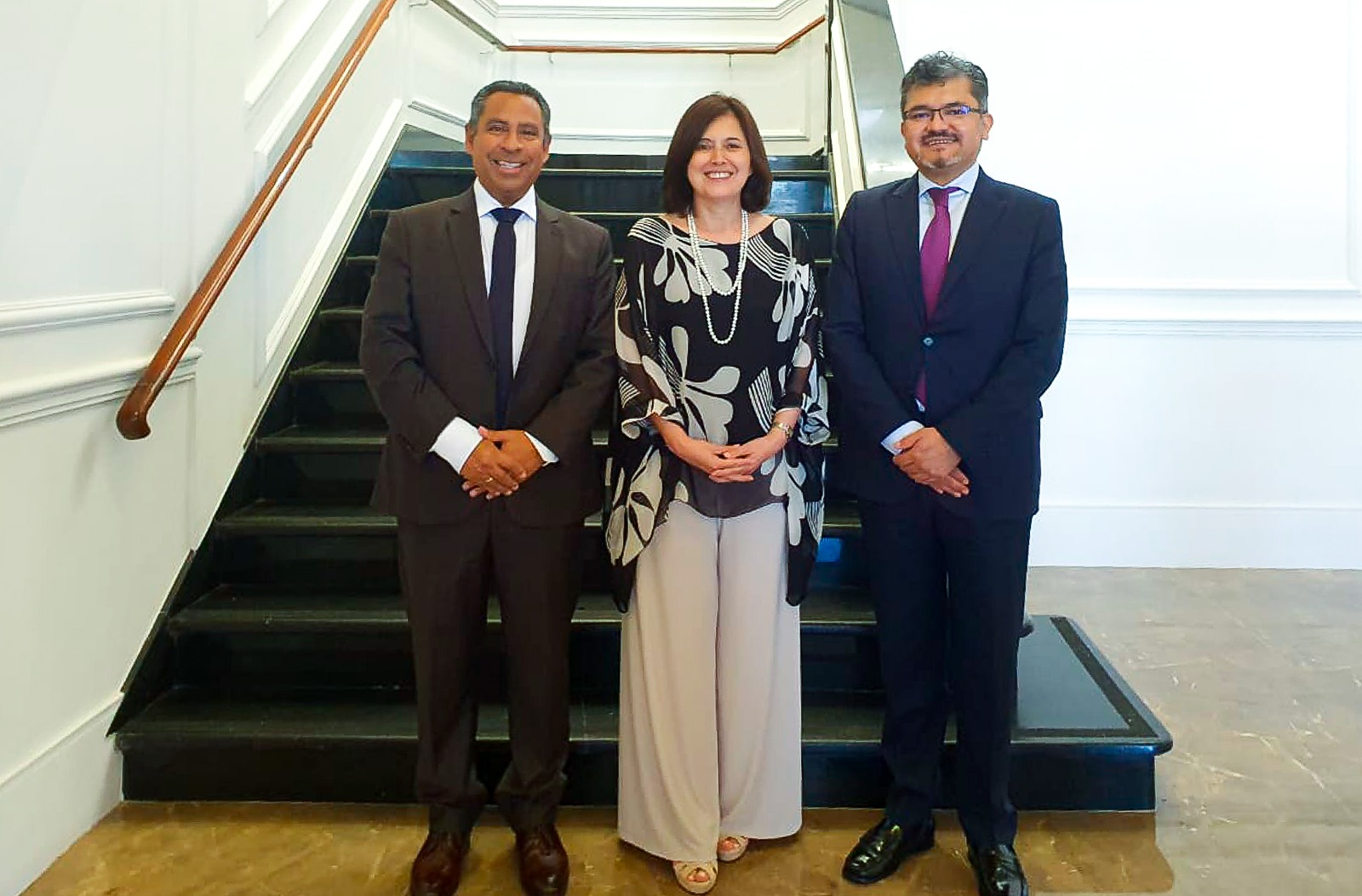 El presidente del TC Perú, magistrado Francisco Morales, al lado de de la presidenta de la Corte Constitucional de Colombia, Diana Fajardo; y el presidente de la Corte Constitucional de Ecuador, Ali Lozada.