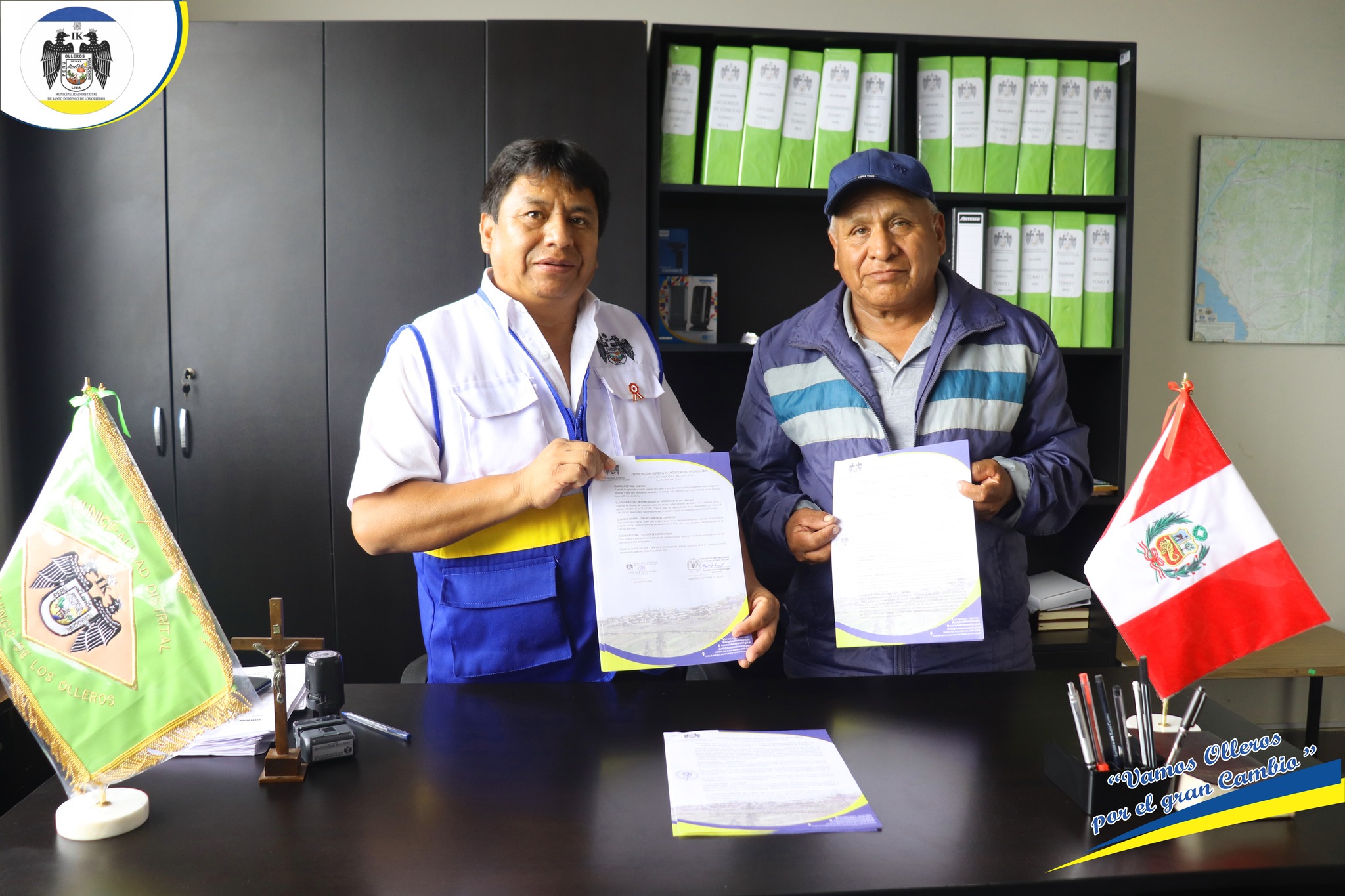 Alcalde Jorge Obispo Firma el Convenio Interinstitucional Con el Presidente de la Comunidad Campesina de Llanac