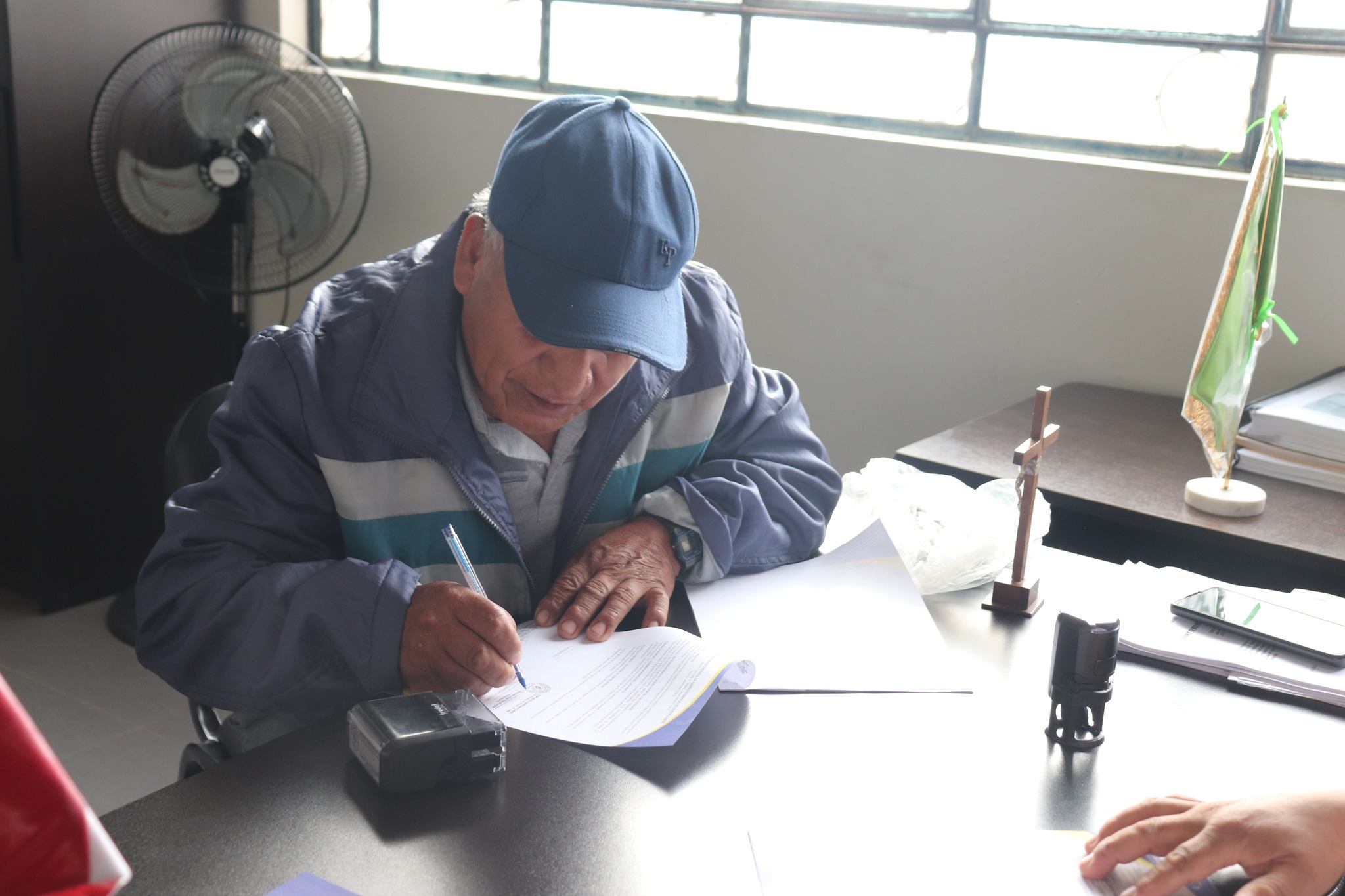 Alcalde Jorge Obispo Firma el Convenio Interinstitucional Con el Presidente de la Comunidad Campesina de Llanac