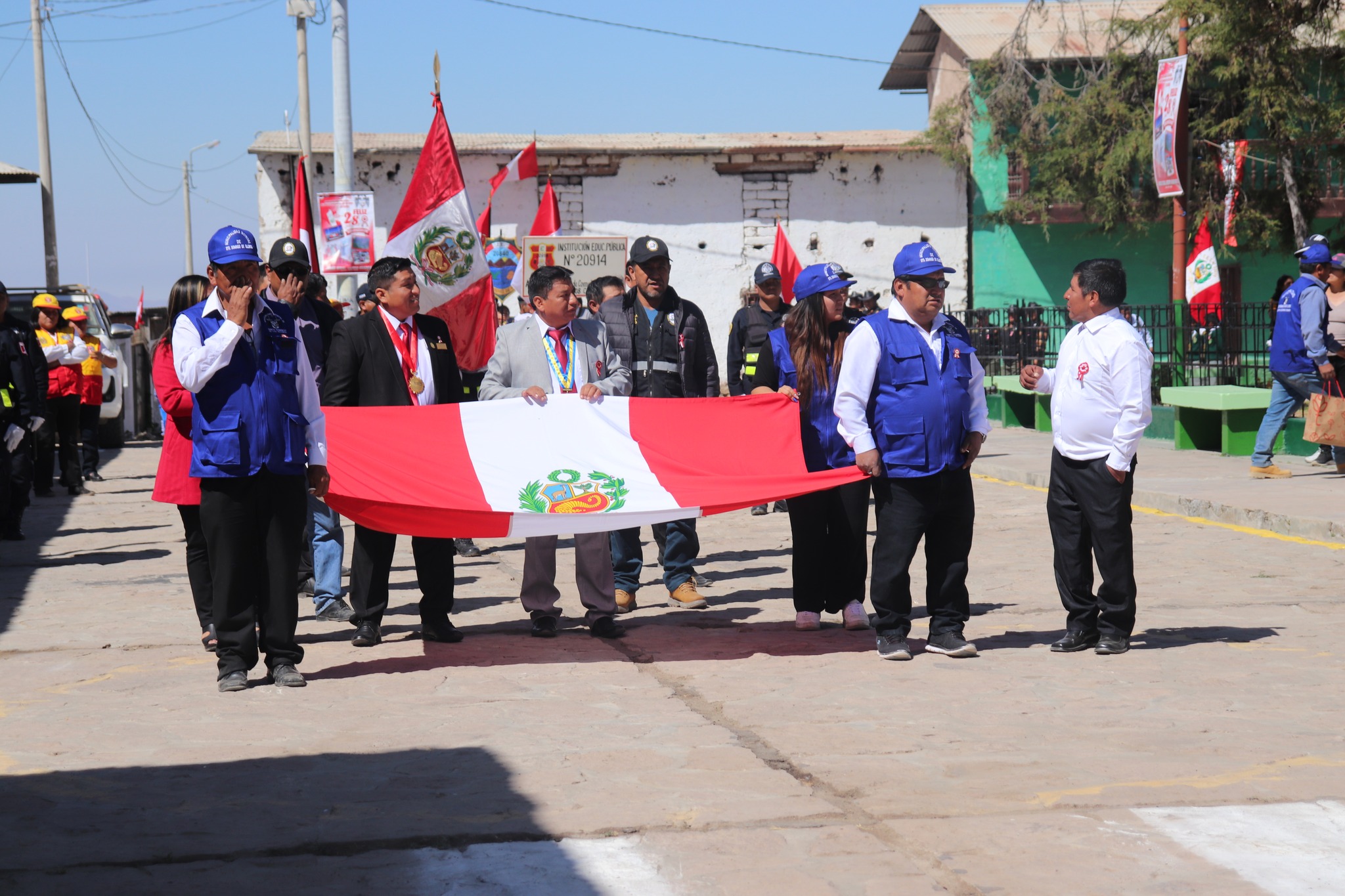 Se Realizó el Desfile para Conmemorarse los 202 Años de la Independencia del Perú en la Capital del Distrio de Olleros.