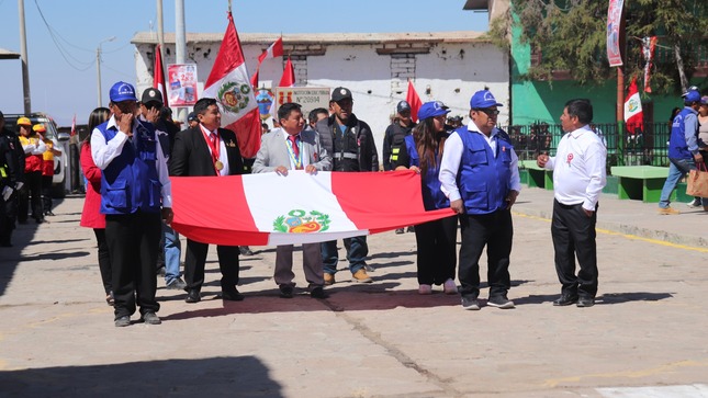 Se Realizó el Desfile para Conmemorarse los 202 Años de la Independencia del Perú en la Capital del Distrio de Olleros.