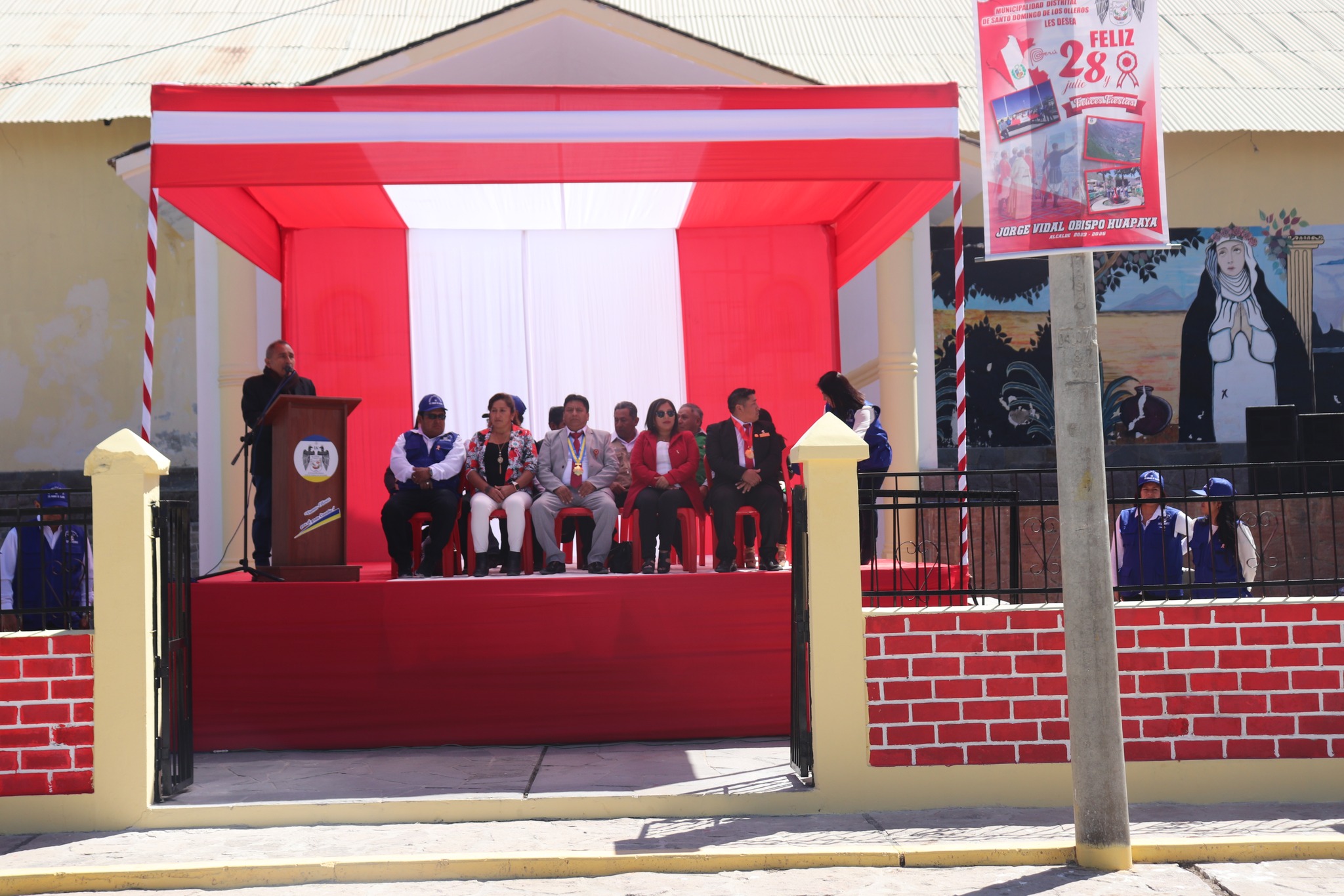 Se Realizó el Desfile para Conmemorarse los 202 Años de la Independencia del Perú en la Capital del Distrio de Olleros.