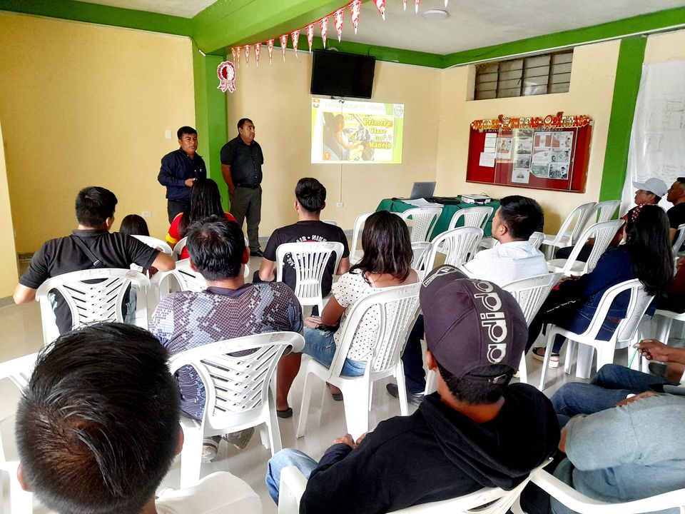 Inicio de las Clases Teoricas Para Aprender a Conducir Vehiculos Mayores