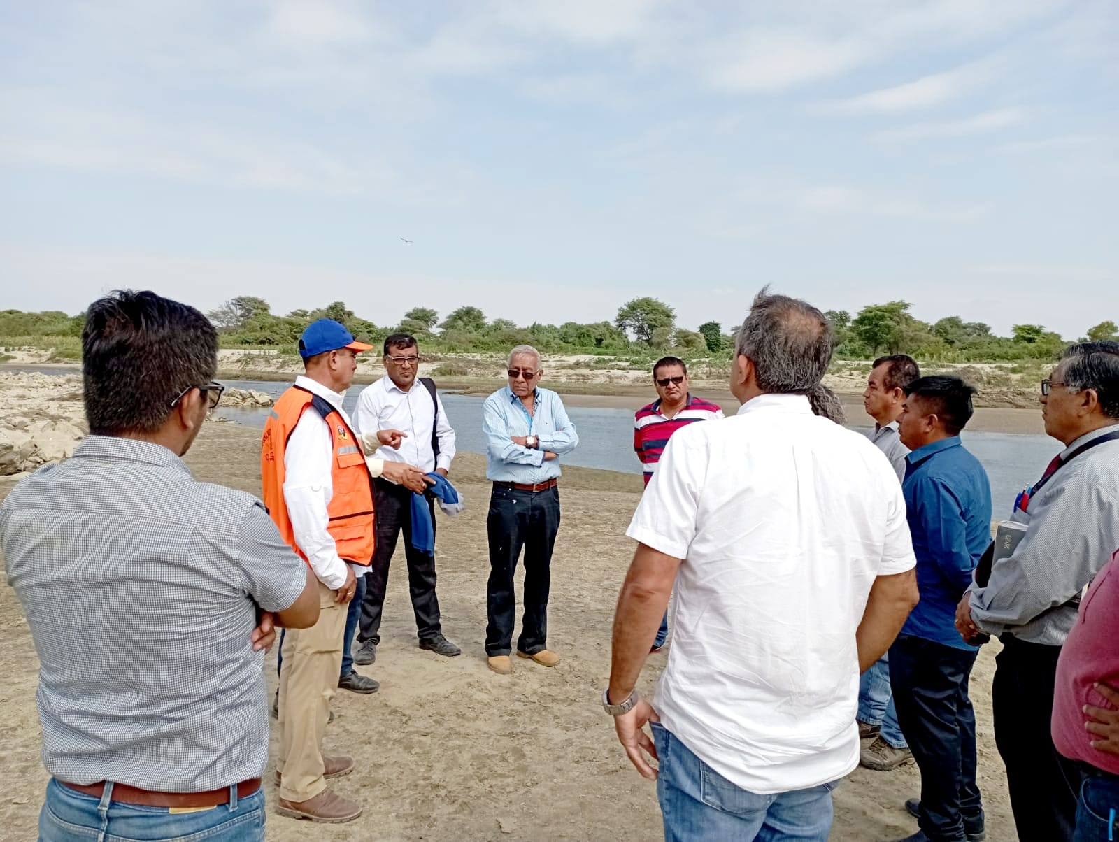 Autoridades Locales Se Unen Para Solicitar Atención En La Descolmatación Del Rio Y Enrocado De Las Defensas Rivereñas Del Rio Piura