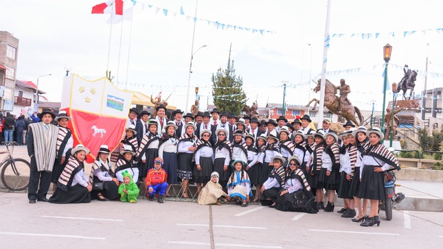 En el CXCIX Aniversario de la Batalla de Junín, comparsa une y evoca valores históricos.