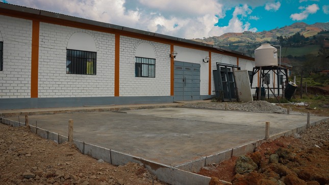 La salud es un derecho que le asiste a cada ciudadano, por ello, ante la solicitud de la Micorred de Salud Pillao, realizamos la construcción de una losa para la instalación de módulos de atención en el Centro de Salud de San Pablo de Pillao.
Además, a través del programa Lurawi Perú, la Municipalidad Distrital de San Pablo de Pillao ejecutará, en los próximos días, la actividad “Limpieza, mantenimiento y acondicionamiento del Centro de Salud de Pillao”.