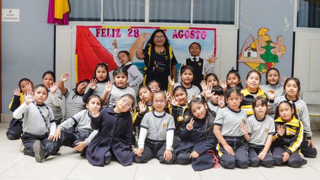 Reconocen a educadora tacneña con Palmas Magisteriales 