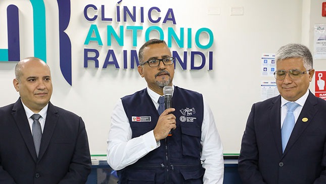 Minsa instala el primer punto de vacunación gratuito en clínica privada
