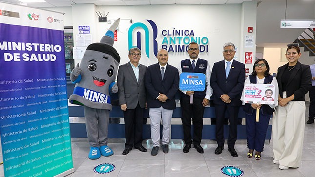 Minsa instala el primer punto de vacunación gratuito en clínica privada