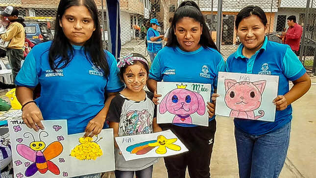 El equipo de voluntariado juvenil del Callao organizó un gran evento con talleres de dibujo, pintura, arte y juegos para los niños de Bocanegra