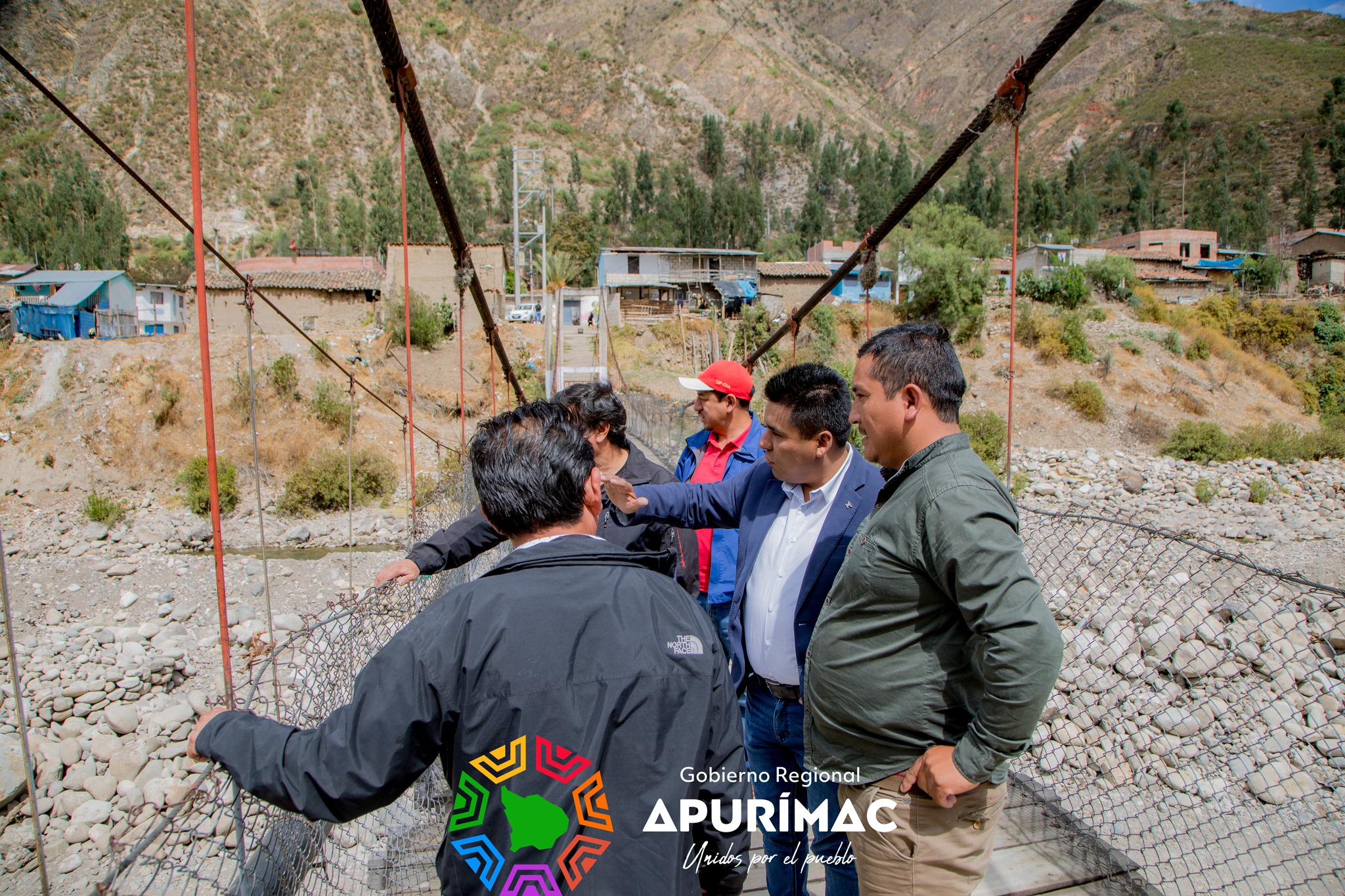 Gobernador Percy Godoy supervisó avance de trabajos de construcción de defensa ribereña en río Chalhuanca