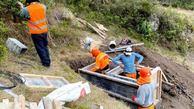 Obra de agua y saneamiento en Juzgara presenta 40% de avance