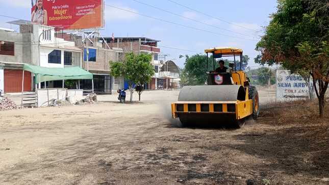 Comuna Contribuye Con Limpieza Y Nivelación De Calles En Urb. "Pedro Silva Arévalo" 