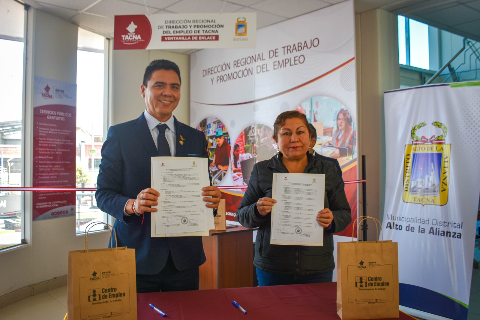 Firman acta de compromiso de acceso a servicios laborales gratuitos