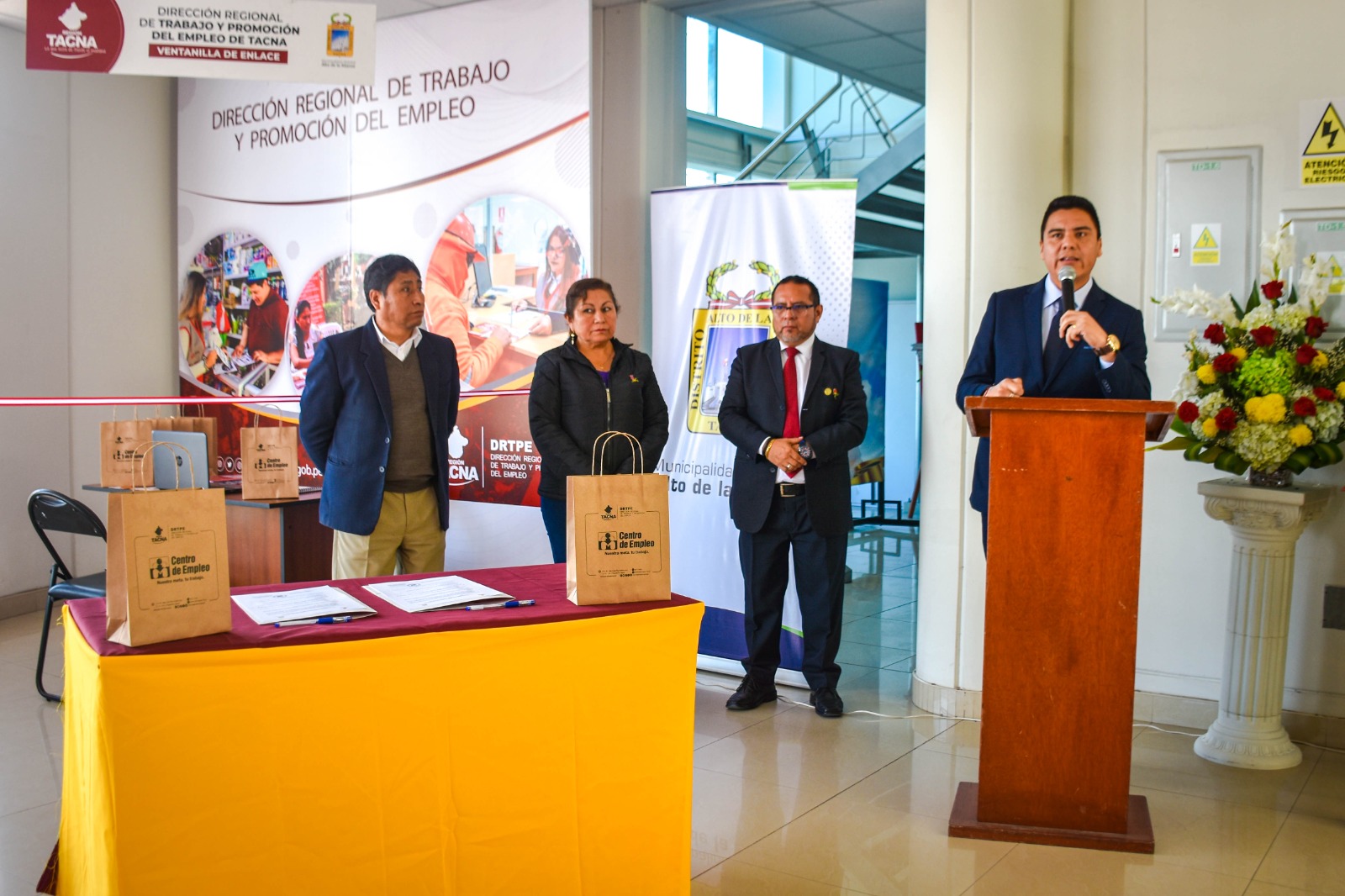 Firman acta de compromiso de acceso a servicios laborales gratuitos