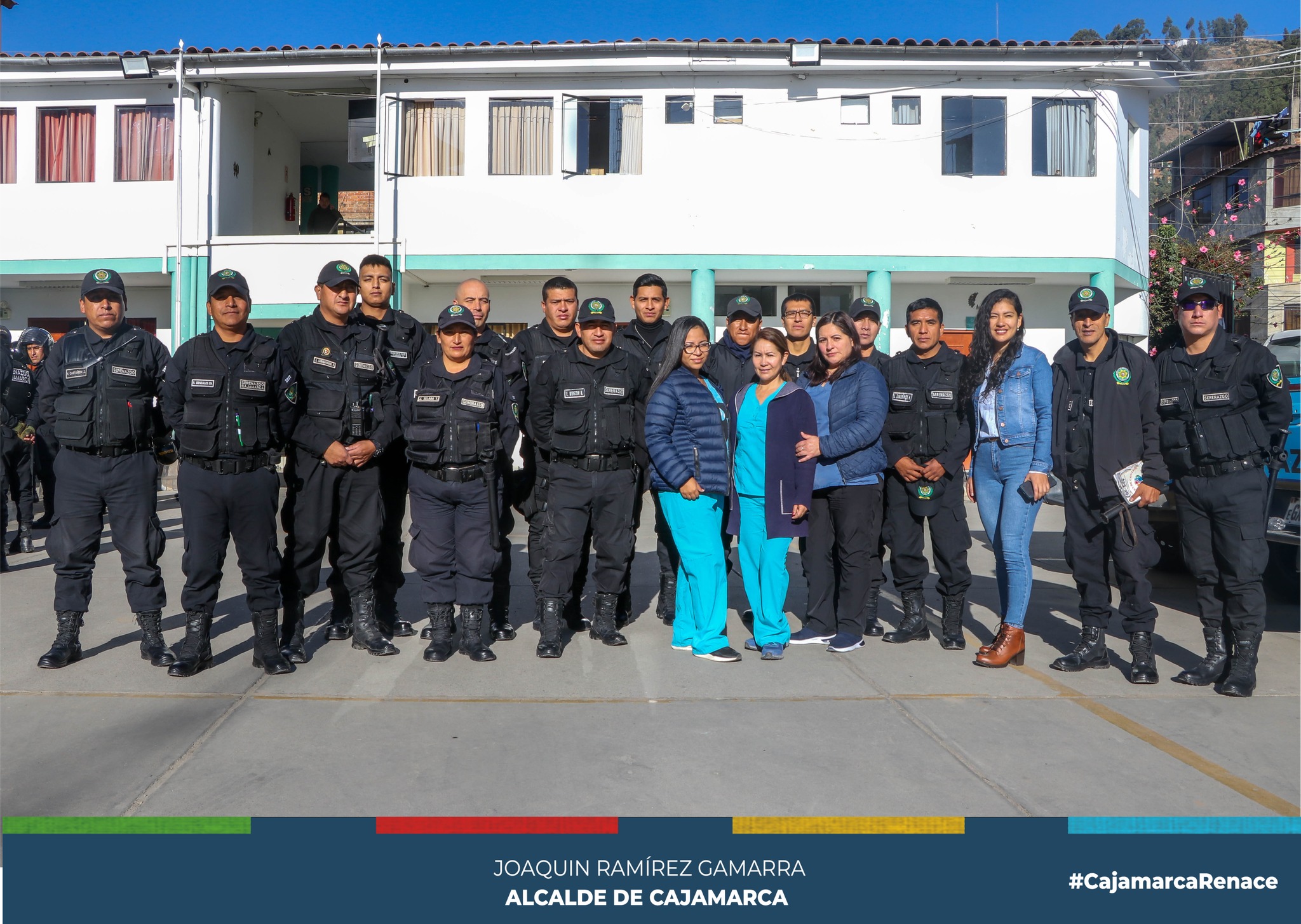 Con el objetivo de mantener una salud balanceada entre el estado físico y alimenticio, la gerencia de Seguridad Ciudadana continúa realizando talleres de alimentación saludable a todos los efectivos del serenazgo.
👉Tras una alianza estratégica interinstitucional, personal de ESSALUD llegó hasta nuestras instalaciones para brindar el taller denominado "Mi Salud , Mi Vida" esto con el objetivo de brindarle mejores condiciones física y sensibilizar al personal sobre la importancia de una alimentación saludable.
✅El personal de ESSALUD brindó información acerca de la calidad y el valor nutricional de los alimentos para mantener buenos hábitos de vida saludables con la finalidad de prevenir enfermedades como diabetes o hipertensión y otras que puedan afectar la salud de todo el cuerpo de serenazgo que permanentemente ayuda a la población cajamarquina.