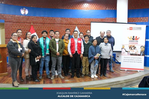 La Municipalidad Provincial de Cajamarca, a través de la gerencia de Desarrollo Social y Humano, quién preside la comisión para la Igualdad de Género, junto con las otras oficinas y gerencias que la integran, realizaron el día de hoy la primera charla sobre “Igualdad de Género” a todos los colaboradores municipales 
✅Estas charlas son parte del cronograma de trabajo de dicha comisión, que tiene como principal finalidad promover el cierre de brechas de género y la igualdad entre hombres y mujeres para así poder lograr un ambiente de trabajo liderado por la igualdad. 