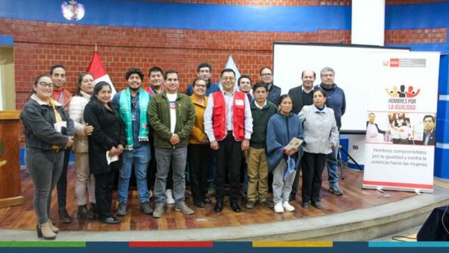 La Municipalidad Provincial de Cajamarca, a través de la gerencia de Desarrollo Social y Humano, quién preside la comisión para la Igualdad de Género, junto con las otras oficinas y gerencias que la integran, realizaron el día de hoy la primera charla sobre “Igualdad de Género” a todos los colaboradores municipales 
✅Estas charlas son parte del cronograma de trabajo de dicha comisión, que tiene como principal finalidad promover el cierre de brechas de género y la igualdad entre hombres y mujeres para así poder lograr un ambiente de trabajo liderado por la igualdad. 