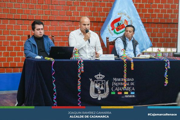 Alcalde provincial, Joaquin Ram铆rez Gamarra, sostuvo su reuni贸n mensual con los alcaldes de los 18 centros poblados de Cajamarca, esto con el fin de seguir monitoreando el avance de obras y las necesidades urgentes que necesitan la poblaci贸n.
鉁匔omo es de conocimiento, la primera autoridad edil mantiene una reuni贸n mensual con los alcaldes de los 18 centros poblados para solucionar los problemas de toda la ciudad de manera articulada e inmediata.