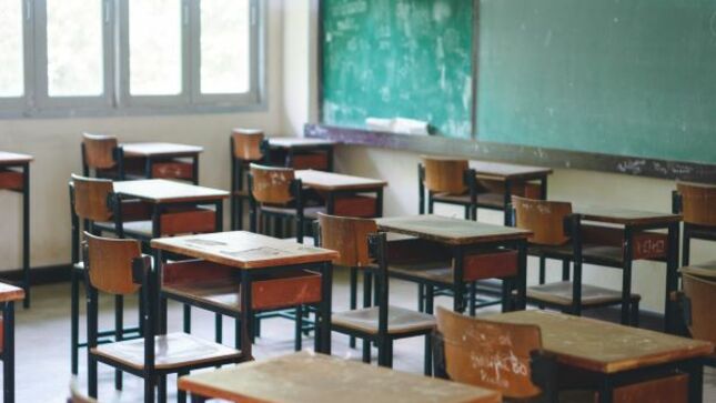 Además, por no renovar el servicio educativo al menor agraviado.