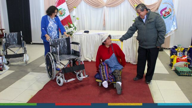 La Municipalidad Provincial de Cajamarca, a través de la gerencia de Desarrollo Social realizó una nueva entrega de subvenciones para todos nuestros hermanos cajamarquinos que más lo necesitan. 
👉En esta oportunidad se entregó una silla de ruedas, carritos salchipaperos, carretillas, ollas, medicina, pañales, arroz y más artículos que beneficien a decenas de cajamarquinos que más lo necesitan. Estos beneficios se entregan a las personas con muy bajos recursos, además de incentivarlos con herramientas de trabajo para sostener a sus familias. 
✅Por disposición del alcalde provincial, Joaquin Ramírez Gamarra, la ayuda social humanitaria abarcará a un mayor número de cajamarquinos que más lo necesiten y así garantizar una mejor calidad de vida. 