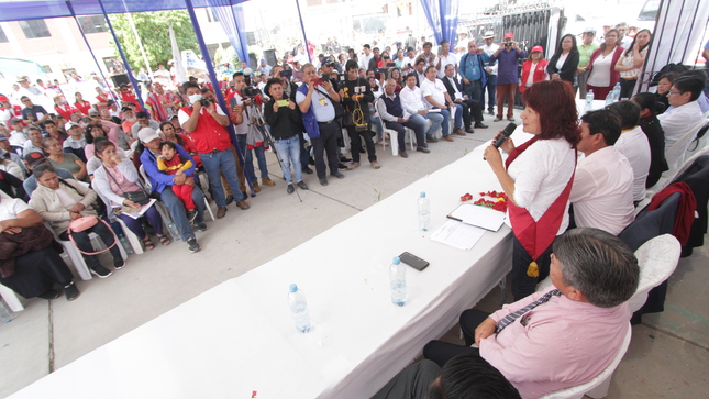 Entregan títulos de propiedad a familias de la provincia de Canta