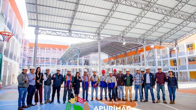 Más de 700 estudiantes de la I.E. Santa Rosa retornan a clases en moderna infraestructura gracias a la decisión política del gobernador regional Percy Godoy